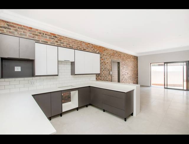 3 BEDROOM APARTMENT FOR SALE IN SANDOWN